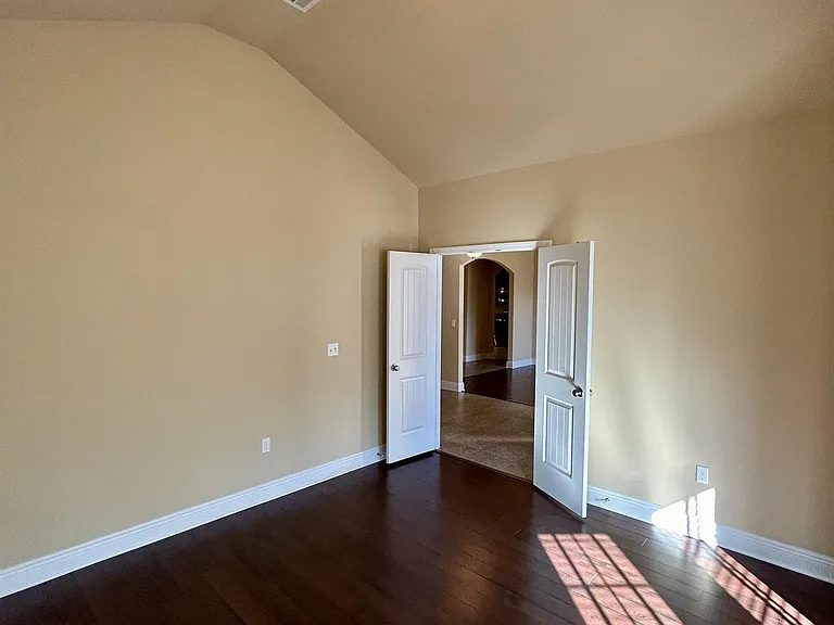80 S Knightsbridge Ct — Photo 8