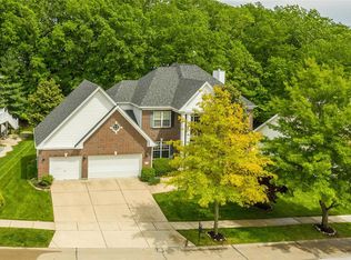 828 Castle Pines Dr, Ballwin, MO 63021