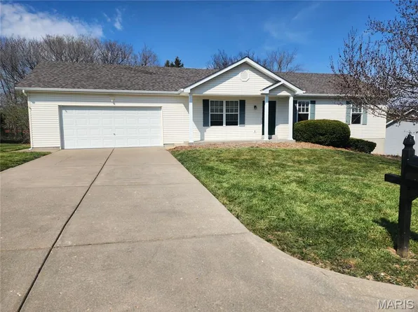 379 Martin Field Ct, Villa Ridge, MO 63089