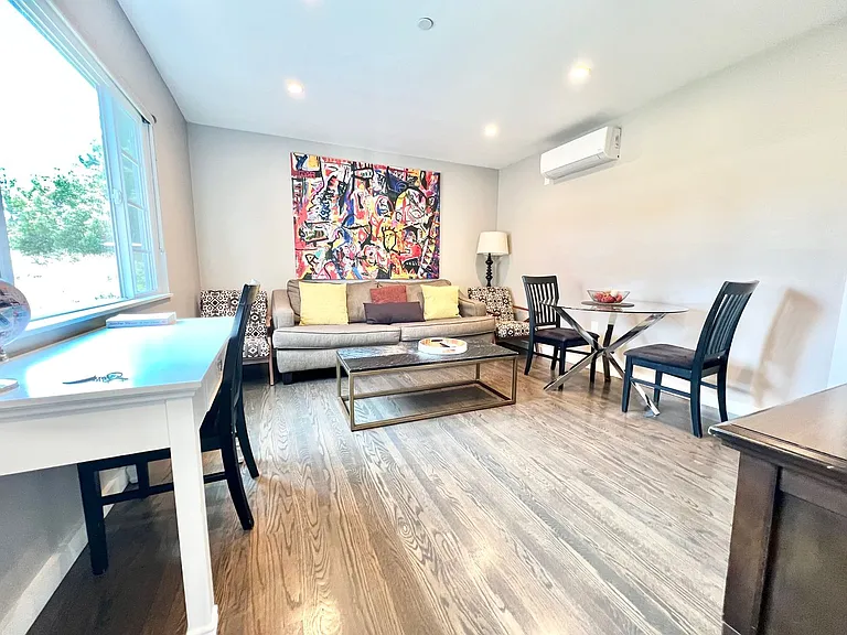 675 University Dr — Photo 8