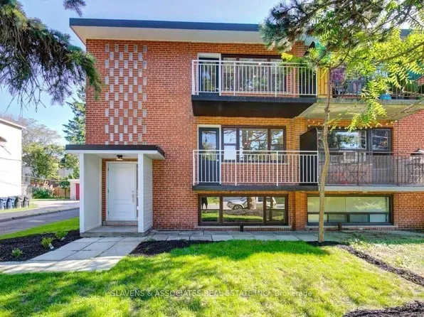 19 Charlemagne Dr, Toronto, ON M2N 4H7