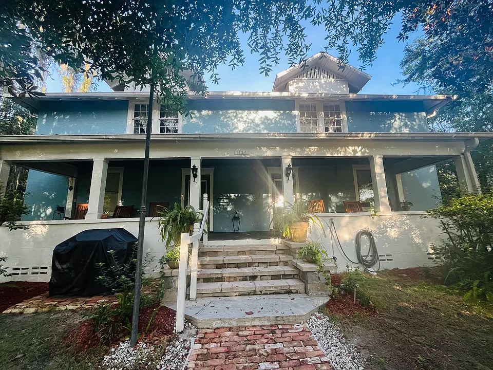 1124 NW 4th St