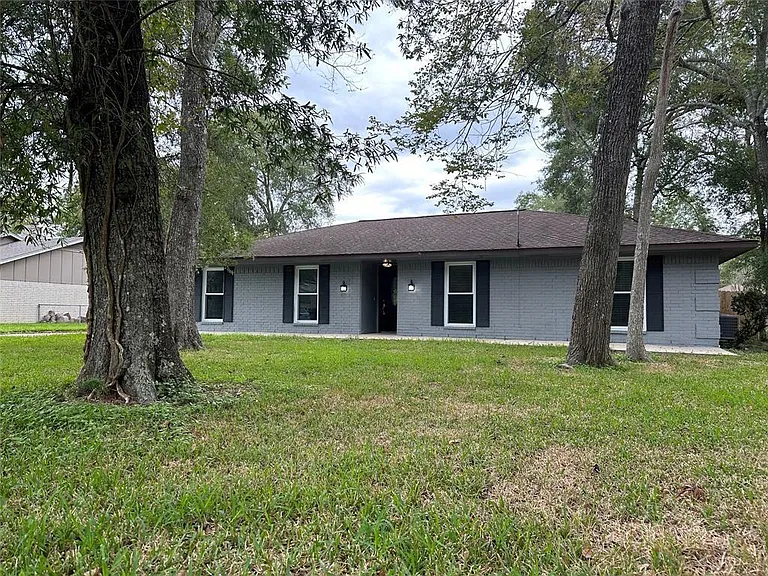 228 Oak Manor Dr — Photo 2