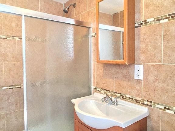 5th image of 31 Oliver St APT 5A