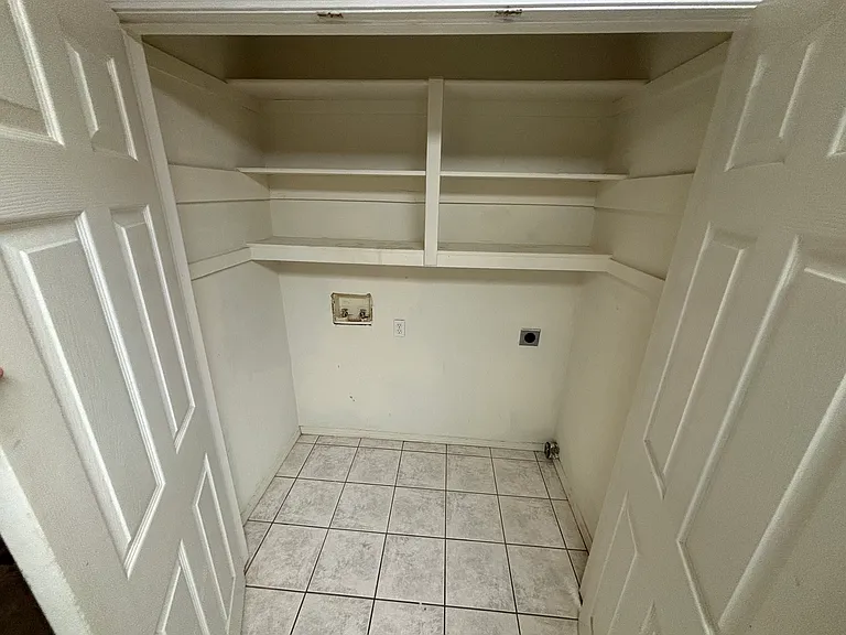 4913 N Britton Dr — Photo 5