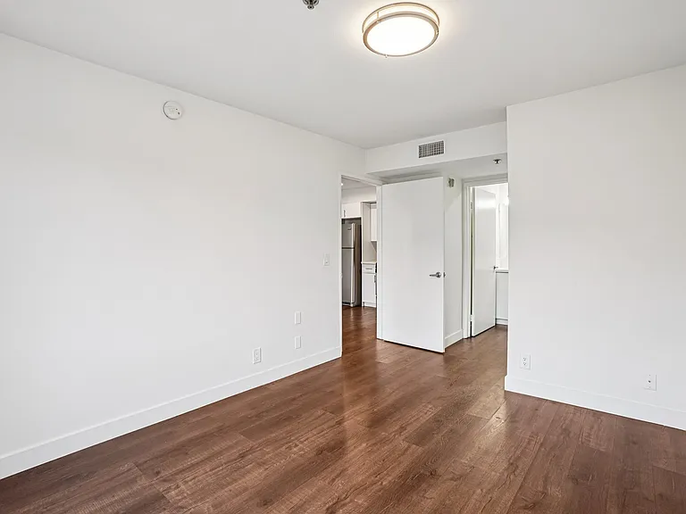 165 N Hoover St — Photo 14