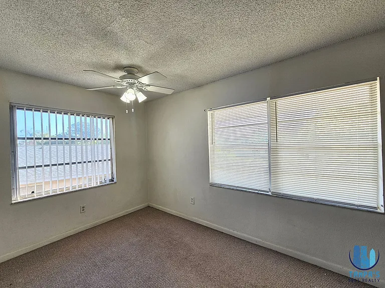 209 NW Jefferson Cir N — Photo 7