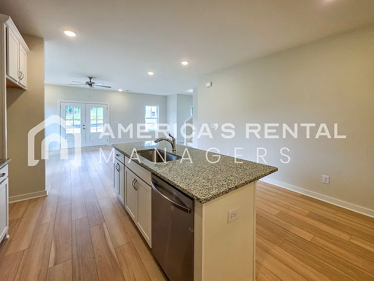 1017 Grand River Blvd W — Photo 17