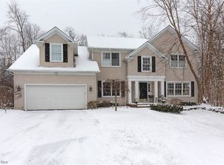 144 Holly Ln, Chagrin Falls, OH 44022