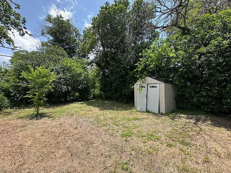 214 Basswood Dr — Photo 32