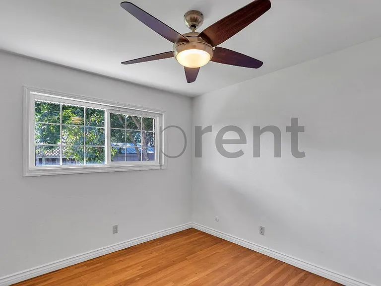 4562 Angeles Ave — Photo 15