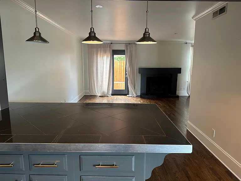 727 Brentwood Point — Photo 4