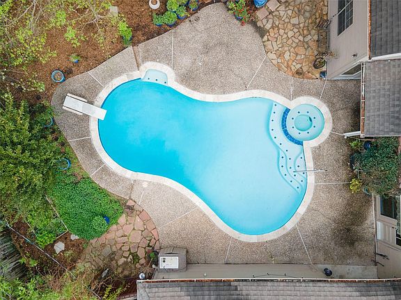 3rd image of 8412 Hidden Trail Ln