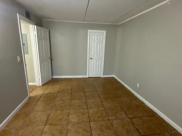 2851 Sophia St — Photo 31