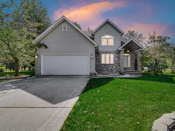 736 Cinnamon Teal Ct, Hobart, IN 46342