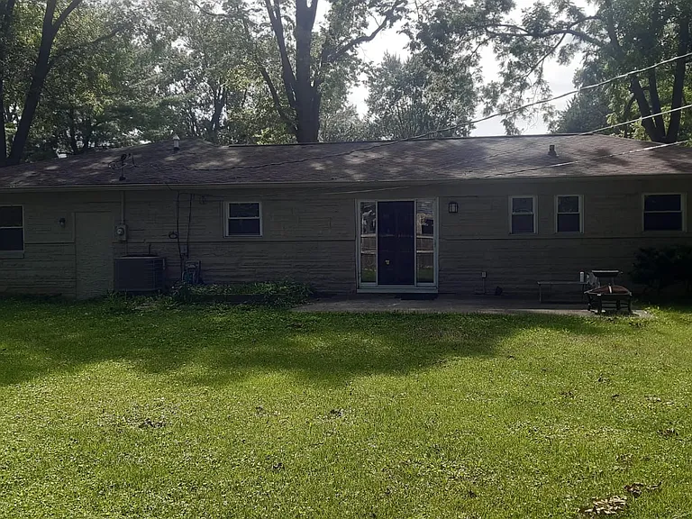 10305 Ruckle St N — Photo 6