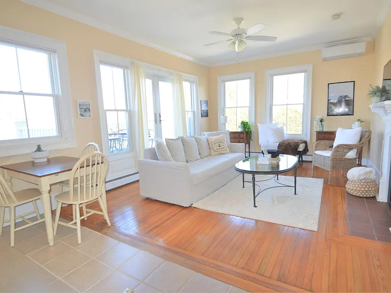 398 Wolcott Ave #4 — Photo 1