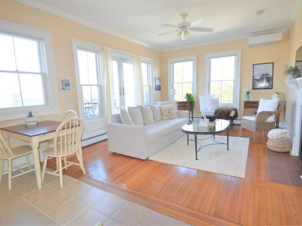 398 Wolcott Ave APT 4