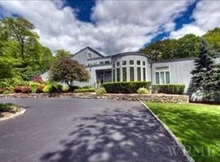 24 Bayberry Rd, Armonk, NY 10504