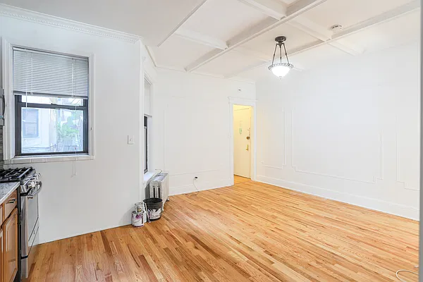 Rented by ERNY LLC | media 18