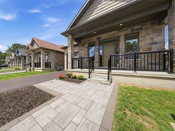 2nd image of 6 Beckett Dr #10