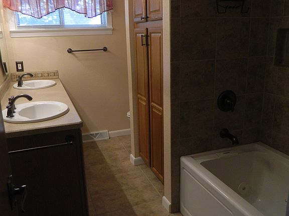 4th image of 1228 Burlington Ave