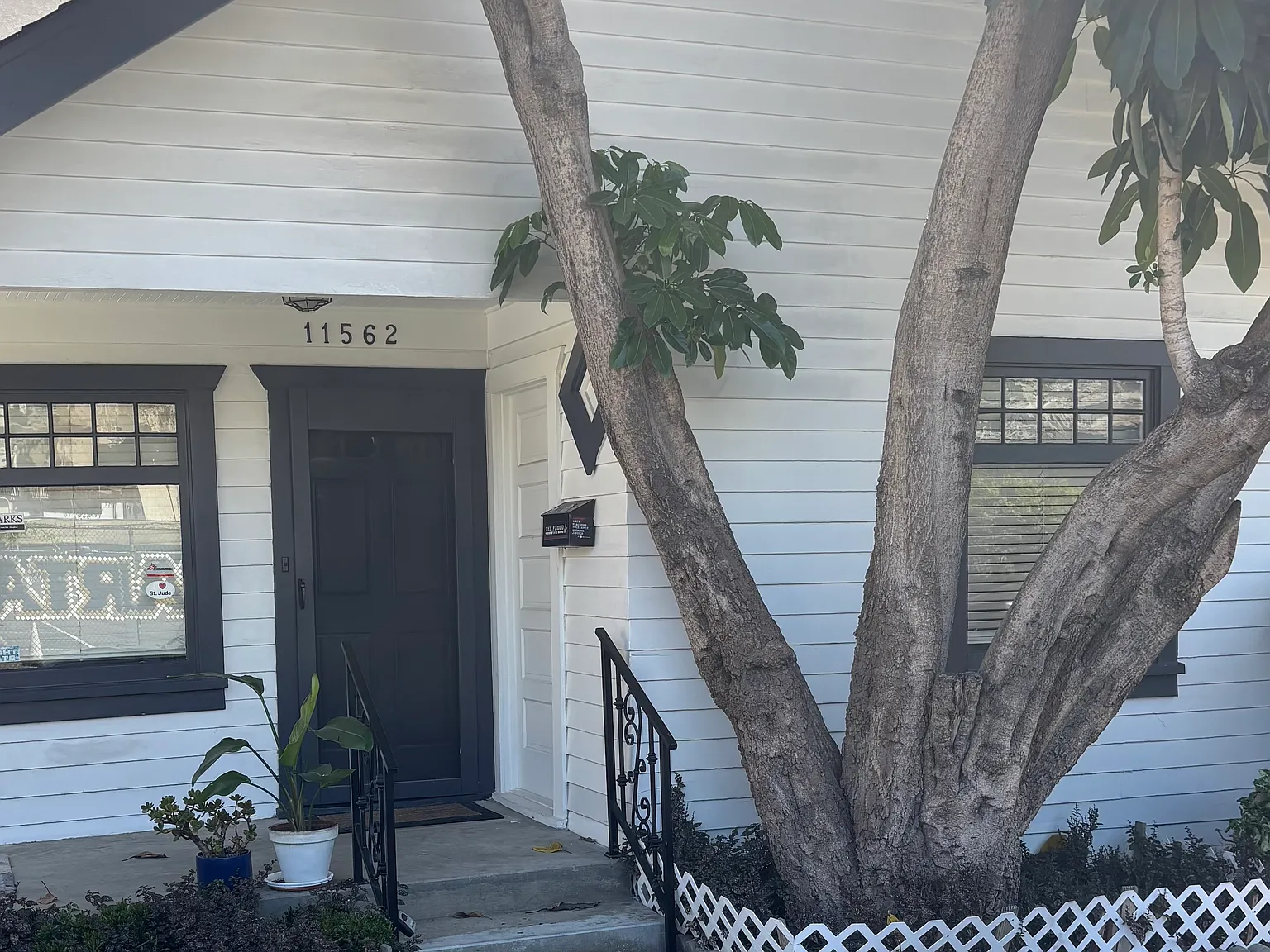 2 bed, 804 sqft, $3,850 — Photo 1