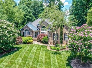 2640 Willowbrook Dr, Matthews, NC 28104