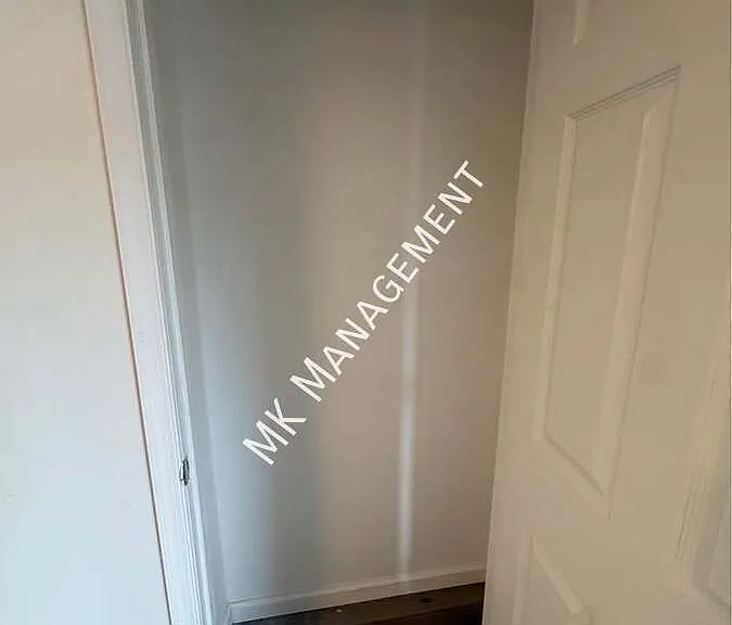 639 E Locust St #5 — Photo 20