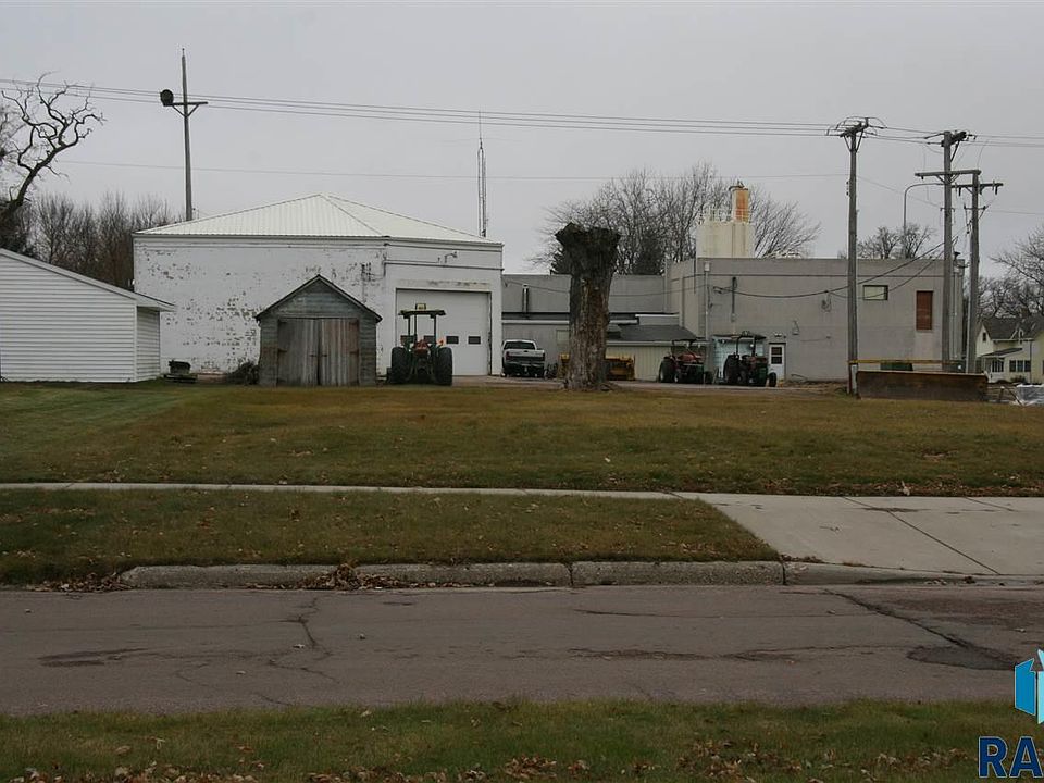 2nd image of 311 N 3rd St