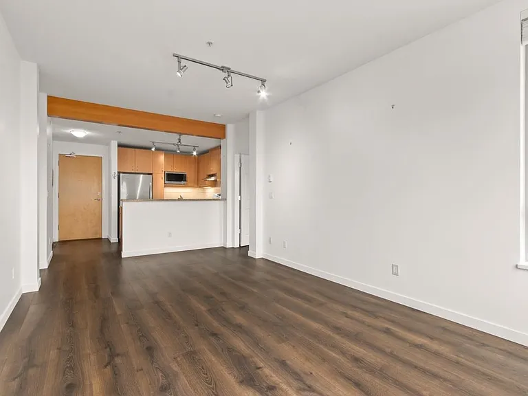 580 Raven Woods Dr #405 — Photo 8