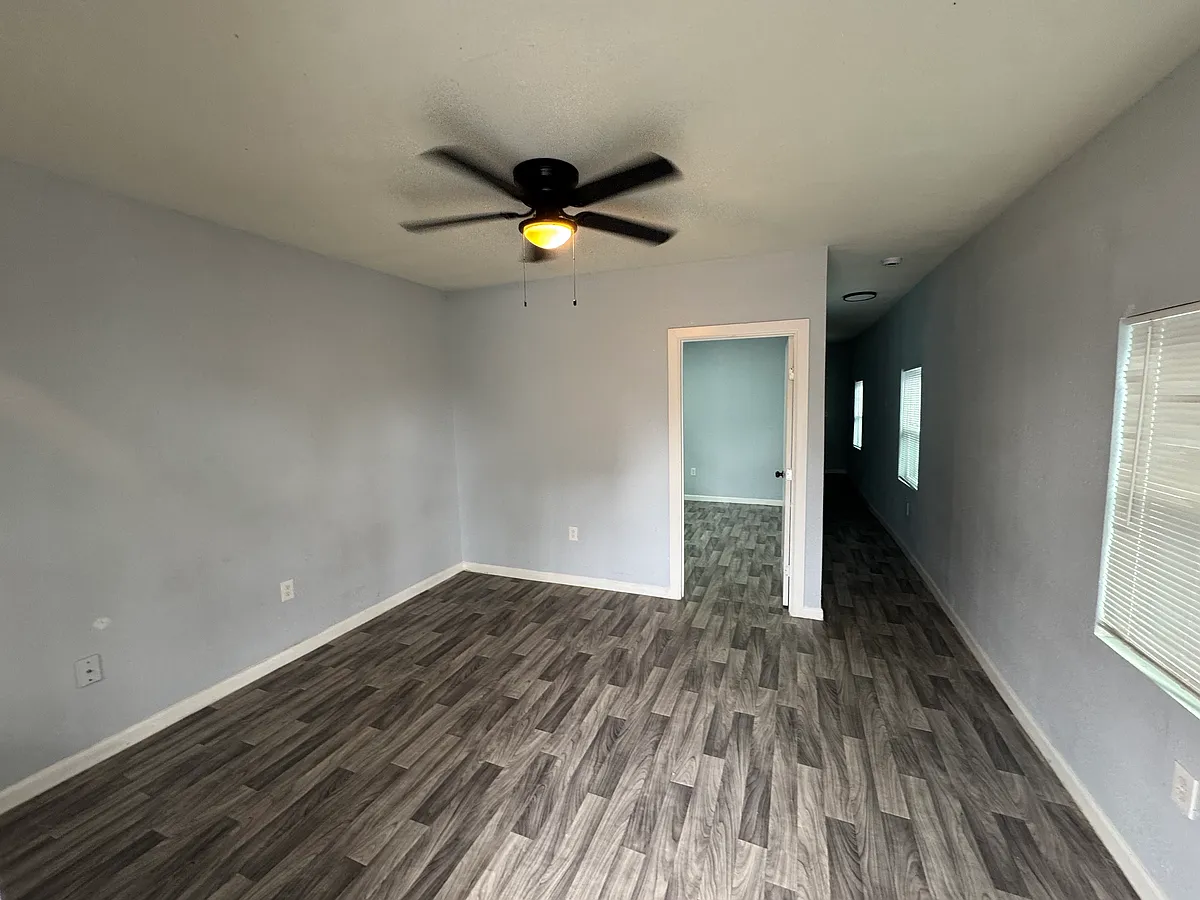 Building Photo - 1319 Bayou St