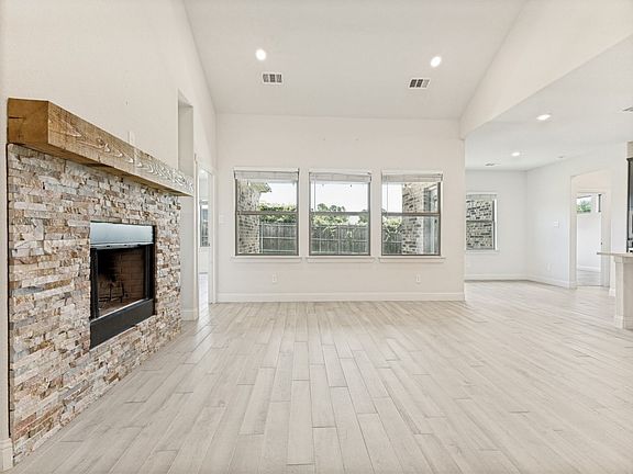 4th image of 120 Rosemary Dr