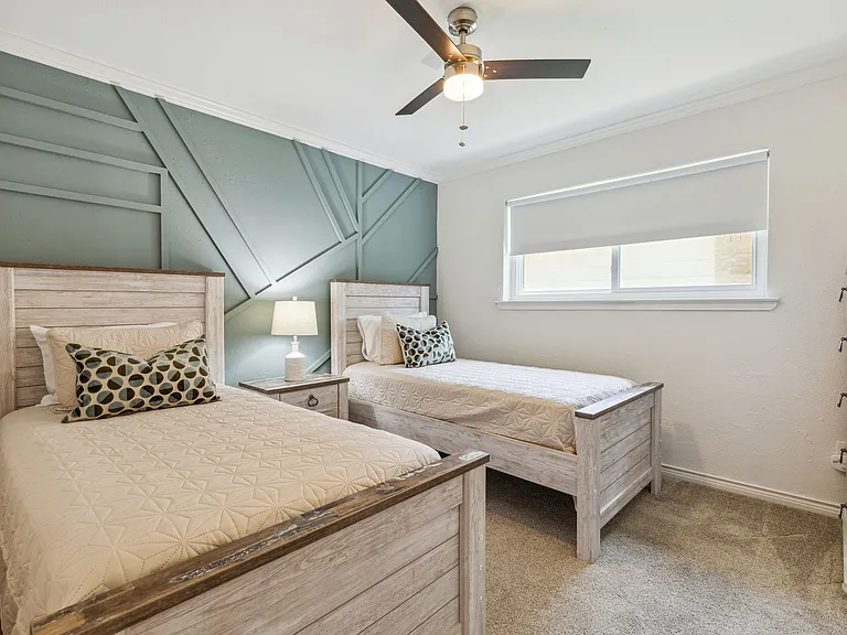 1819 Auburn Dr — Photo 15