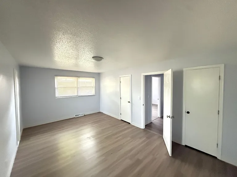 432 Amherst Dr — Photo 29