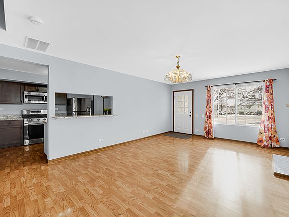 5th image of 369 Gregory St
