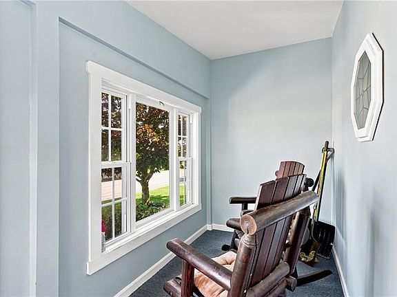 5th image of 40 Blackbird Ct