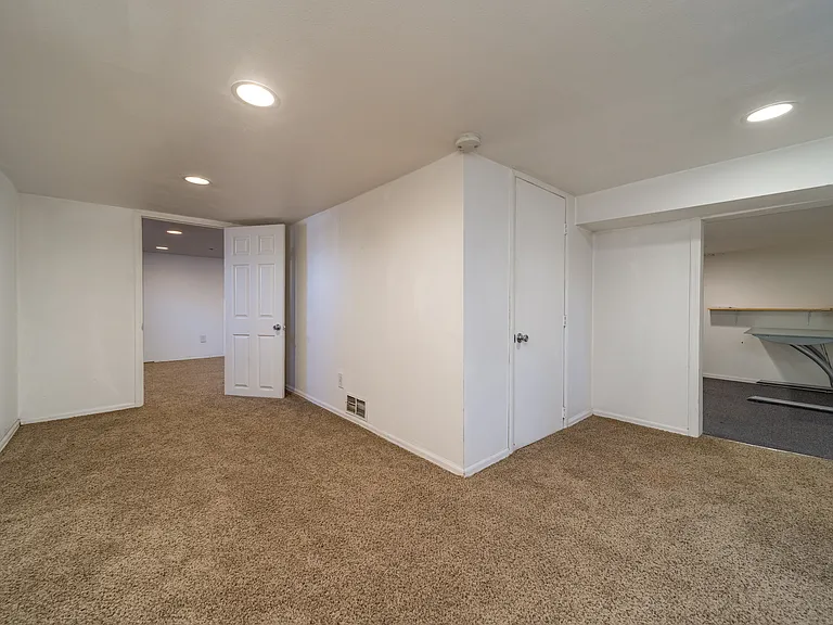 1138 White Ave — Photo 23