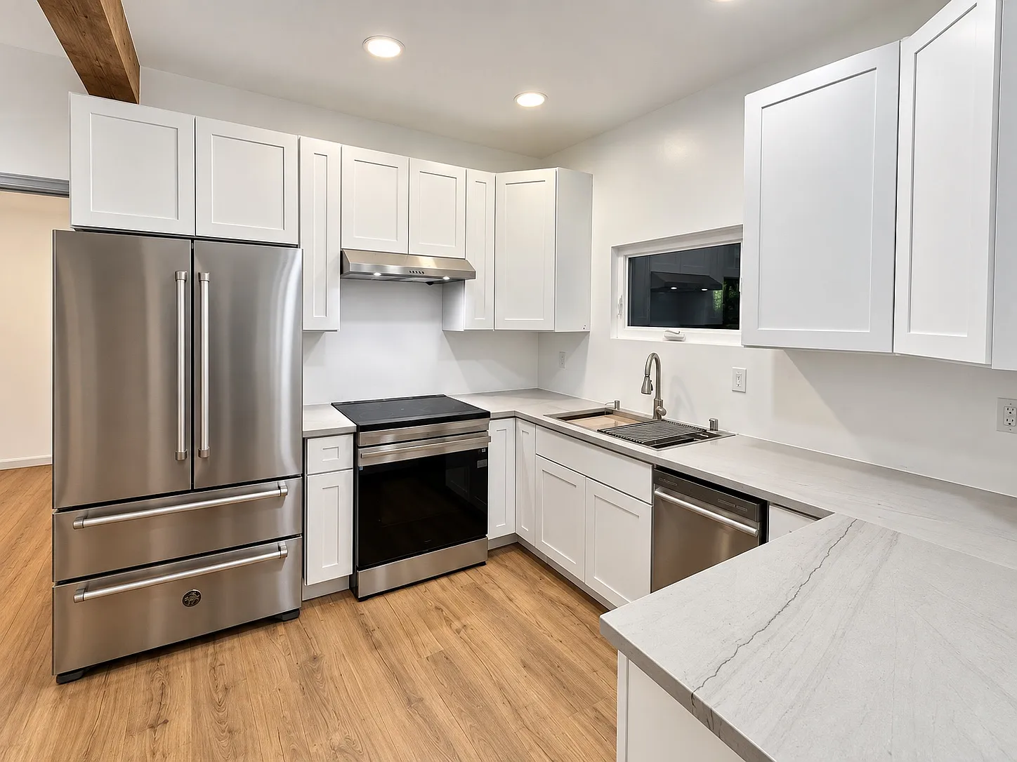 2 bed, 639 sqft, $2,995 — Photo 3