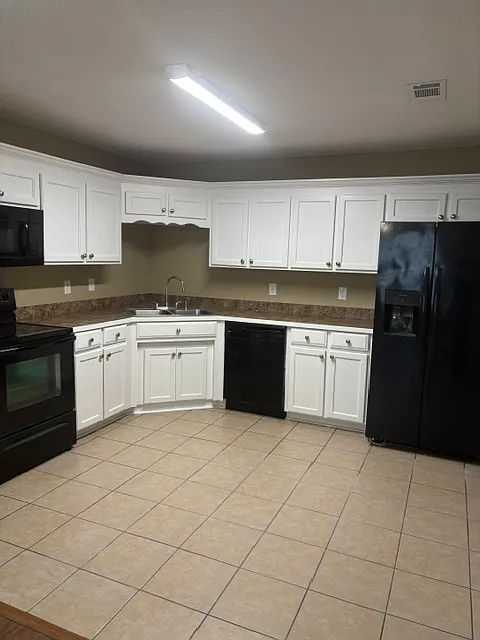 3 bed, 963 sqft, $1,295 — Photo 3