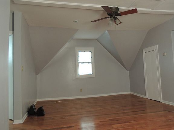 5th image of 2638 N Washtenaw Ave