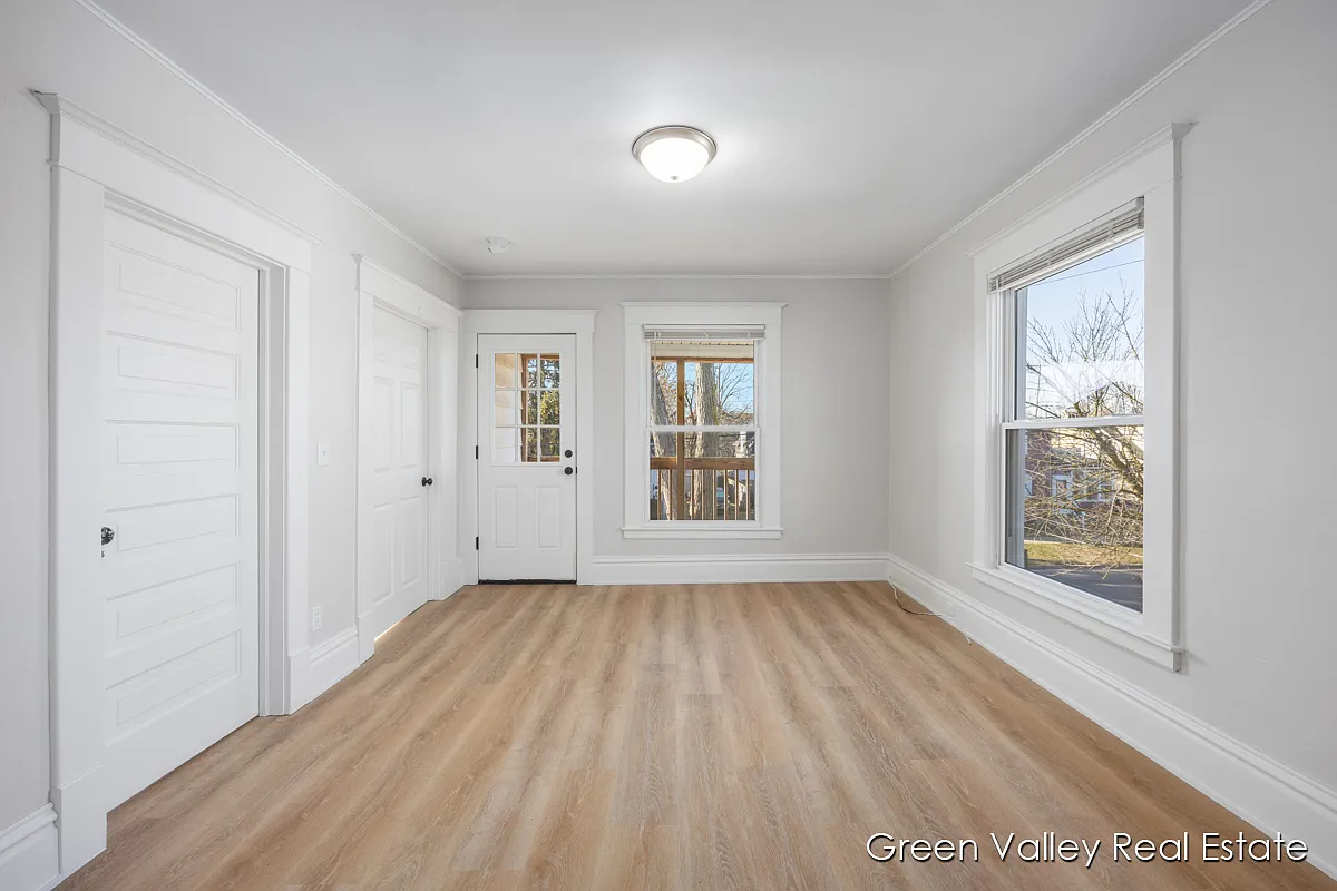 743 Crosby St NW - 2 — Photo 1