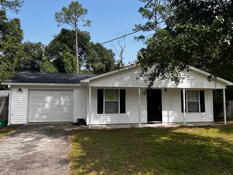 80 Hickory Ave — Photo 1