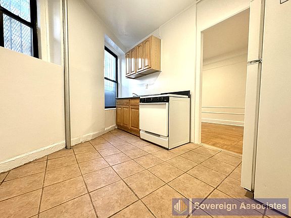 3rd image of 138 Haven Ave APT 1T