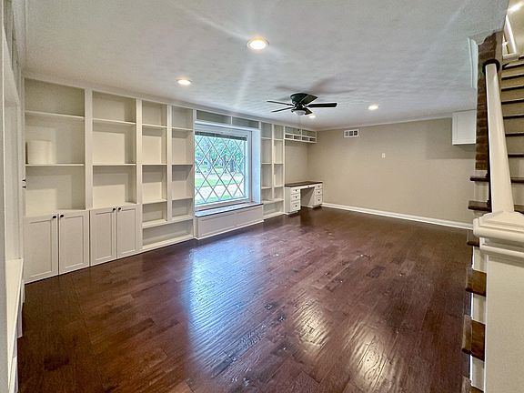 3rd image of 3635 Crestwyn Dr