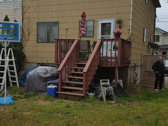 4th image of 39 Roswell Ave