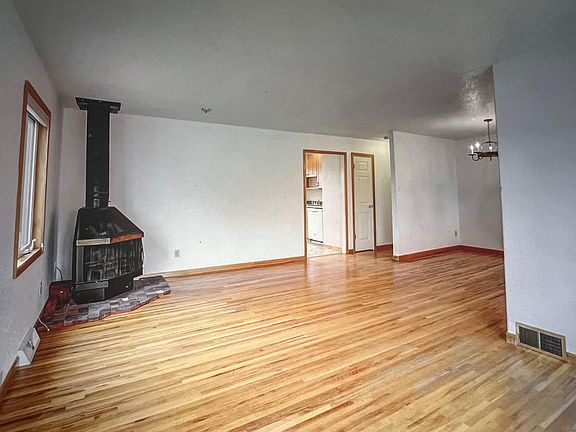 3rd image of 339 Gregory Dr
