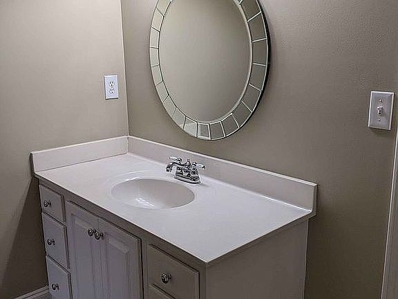 4th image of 11 Stonewater Dr