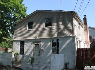 267 7th Ave, West Babylon, NY 11704