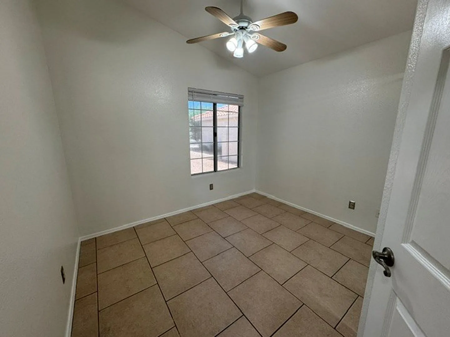 **Excellent 2 Bedroom/2 Bathroom Home With Mountain Views (Ray Rd & Ranch Cir)** — Photo 4